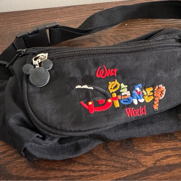 Vintage Disney world black two pocket zippered fanny pack - Picture 2 of 6